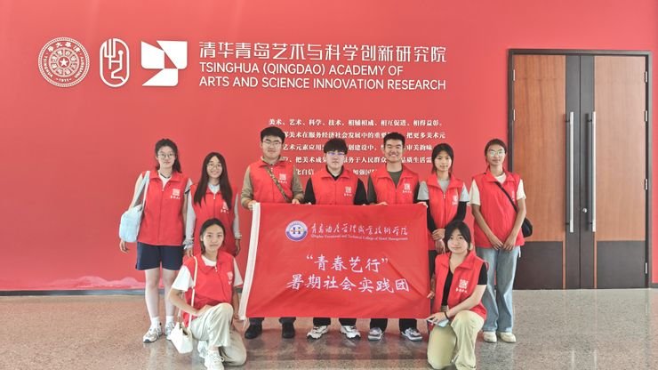 对照阅读另外学子们以专业所长服务基层